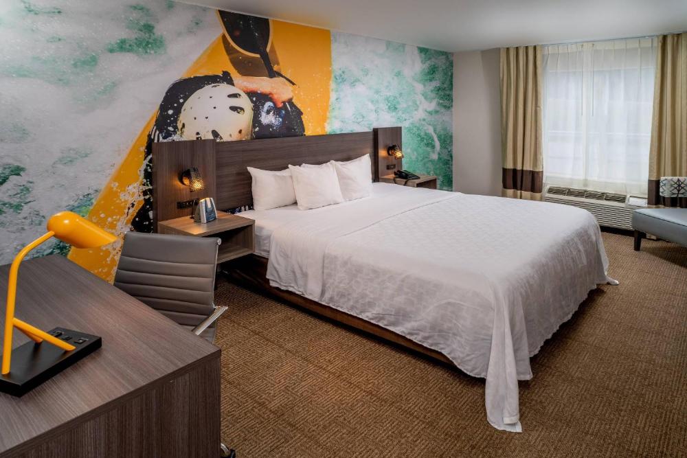 King Room - Non-Smoking interior